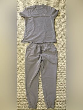 Jaanuu Women's Scrub Set in Gray
